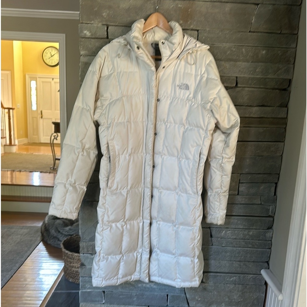 Women’s North Face size M ivory puffer coat